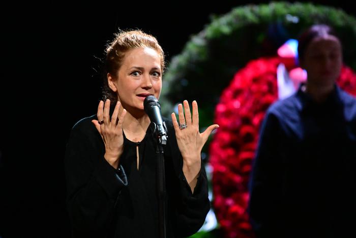 "Дура, наслаждайся!" Виктория Исакова озвучила последние слова Веры Алентовой