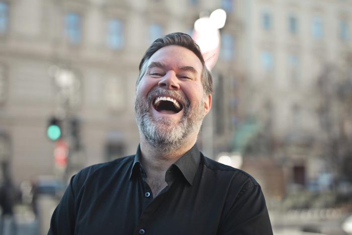 Польза смеха: как юмор улучшает здоровье и помогает справляться со стрессом