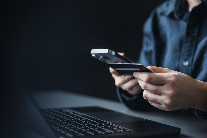 Россияне столкнулись с блокировками после переводов самому себе