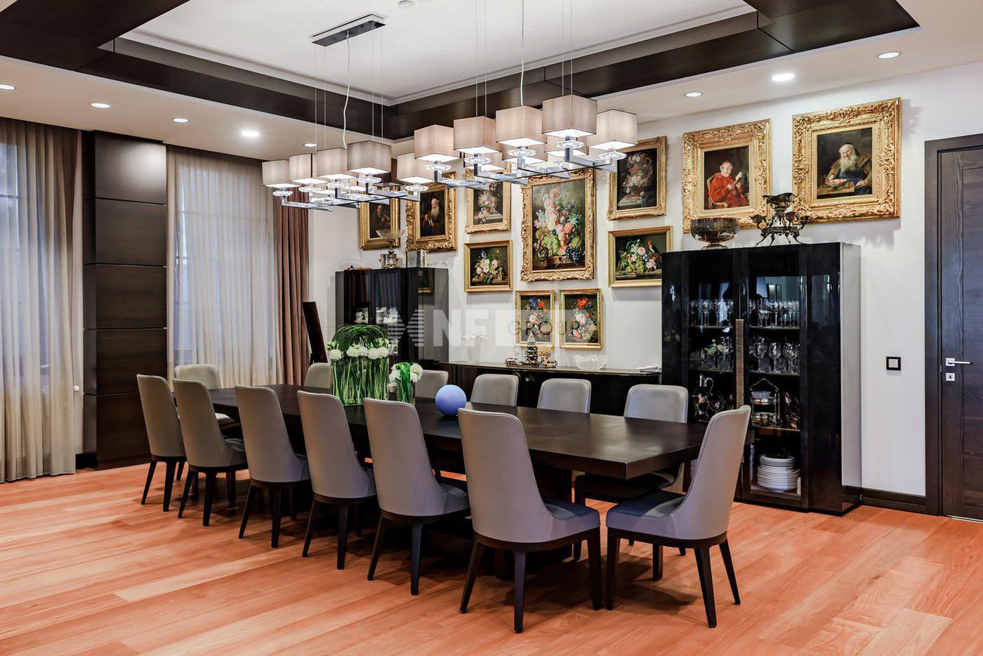 В доме отлично реализовано зонирование пространства.