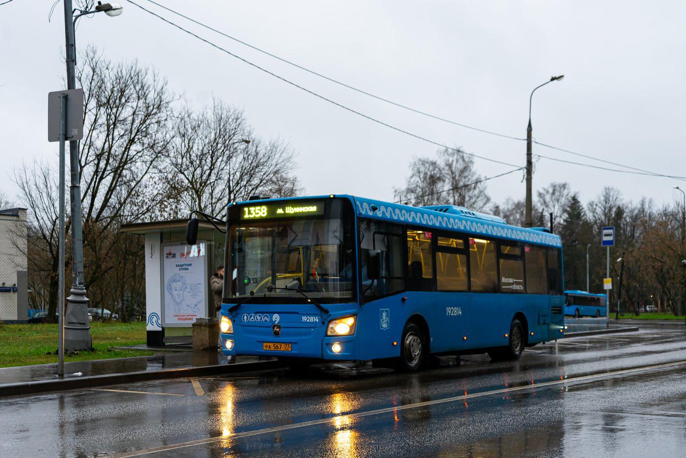 В 2025 году на всех остановках новых и скорректированных маршрутов разместили более 10 тысяч информационных плакатов