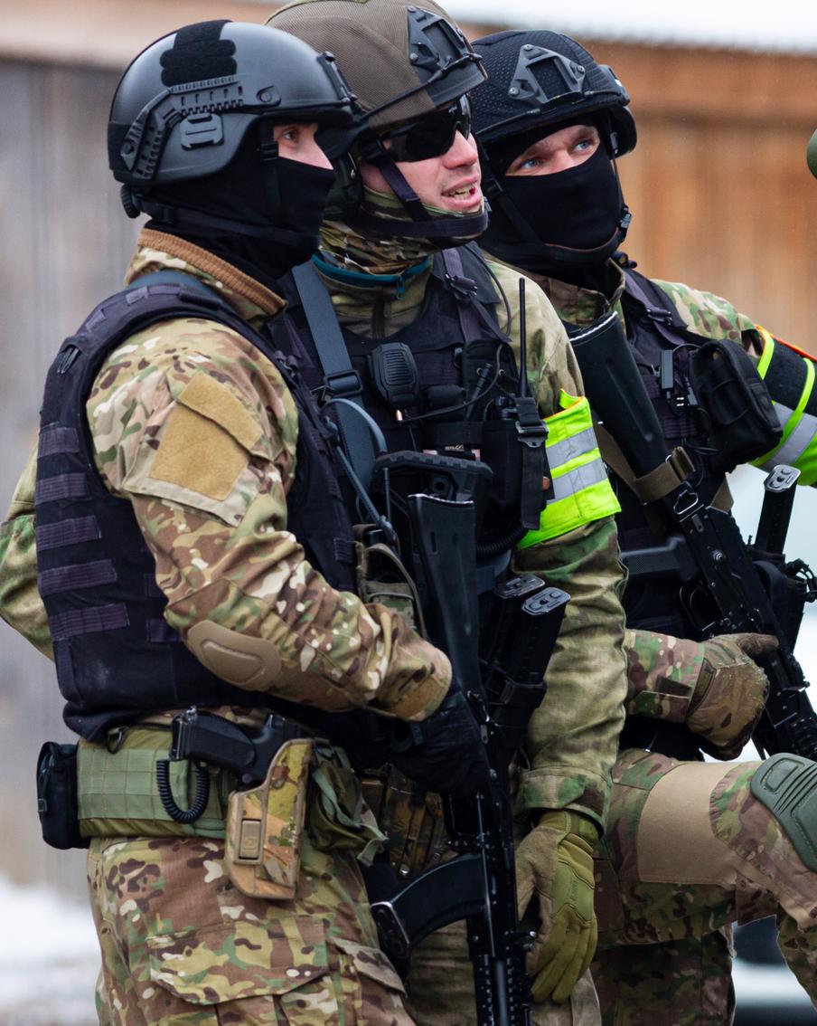 ФСБ пресекла деятельность последователей Белхороева* в Москве и Чечне. Федеральная служба безопасности Российской Федерации сообщает о пресечении деятельности экстремистской группировки, состоящей из последователей идеологии Батал-Хаджи Белхороева (организация "Вирд последователей течения Батал-Хаджи Белхороева"*). Эта группировка действовала на территории Москвы, а также в Чеченской Республике и Республике Ингушетия