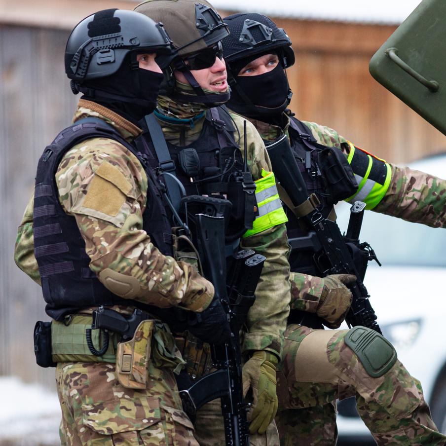 ФСБ пресекла деятельность последователей Белхороева* в Москве и Чечне. Федеральная служба безопасности Российской Федерации сообщает о пресечении деятельности экстремистской группировки, состоящей из последователей идеологии Батал-Хаджи Белхороева (организация "Вирд последователей течения Батал-Хаджи Белхороева"*). Эта группировка действовала на территории Москвы, а также в Чеченской Республике и Республике Ингушетия