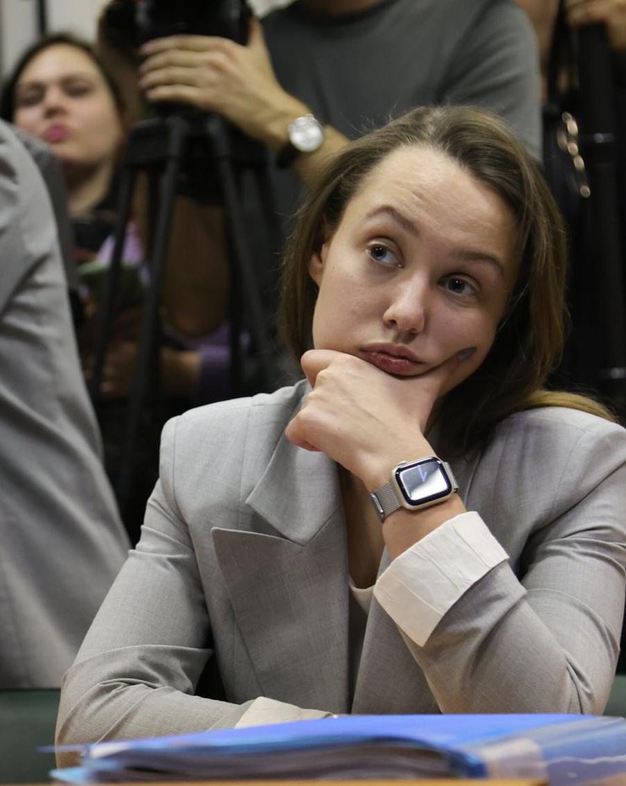 Сторона Долиной не стала подавать жалобу на решение о выселении артистки. Представители певицы Ларисы Долиной решили не подавать жалобу на постановление Московского городского суда о выселении из квартиры Полины Лурье в Хамовническом районе Москвы. Об этом 30 декабря сообщила адвокат Долиной Мария Пухова. По её словам, апелляция на решение суда о выселении не подавалась и не планировалась