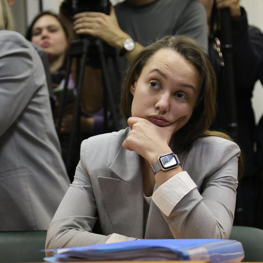 Сторона Долиной не стала подавать жалобу на решение о выселении артистки. Представители певицы Ларисы Долиной решили не подавать жалобу на постановление Московского городского суда о выселении из квартиры Полины Лурье в Хамовническом районе Москвы. Об этом 30 декабря сообщила адвокат Долиной Мария Пухова. По её словам, апелляция на решение суда о выселении не подавалась и не планировалась