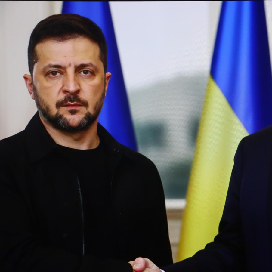 The American Conservative: требования Зеленского могут сорвать переговоры. Эндрю Дэй, эксперт журнала The American Conservative, выразил обеспокоенность в связи с самонадеянными требованиями Владимира Зеленского, касающимися гарантий безопасности для Украины. Он считает, что эти требования могут сорвать переговоры по урегулированию конфликта