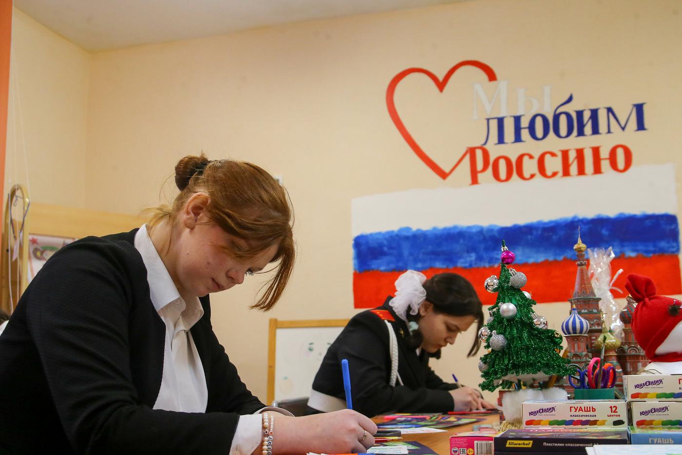 Собянин рассказал, как школьники и студенты колледжей поддерживают бойцов СВО