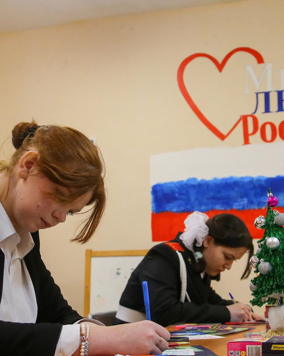 Собянин рассказал, как школьники и студенты колледжей поддерживают бойцов СВО