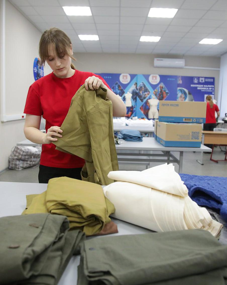 Столичные школьники и студенты колледжей поддерживают бойцов СВО