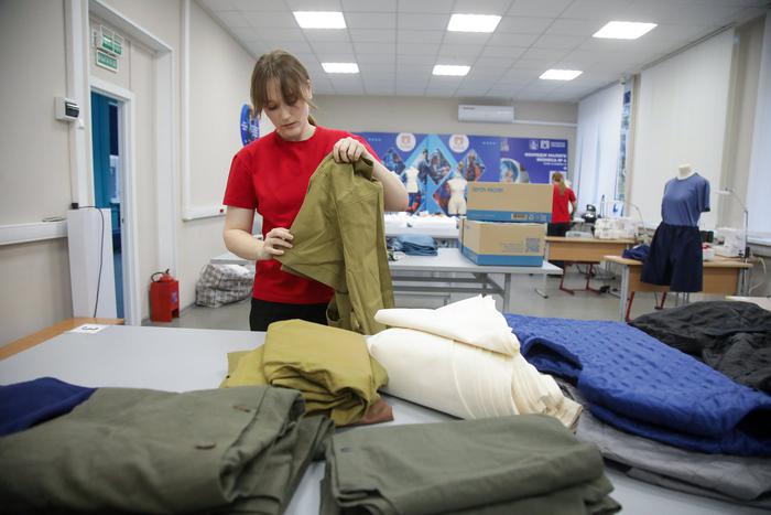 Столичные школьники и студенты колледжей поддерживают бойцов СВО