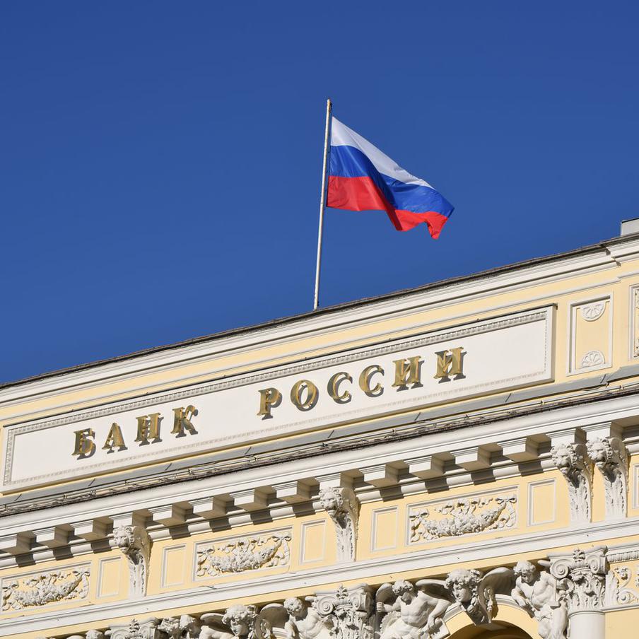 ЦБ сделал прогноз развития экономики России в 2026 году. Центральный банк Российской Федерации прогнозирует умеренный рост экономики. По оценкам Банка России, в 2026 году экономический рост составит от 0,5 до 1,5%. Ожидается, что в последующие годы темпы роста валового внутреннего продукта (ВВП) будут увеличиваться