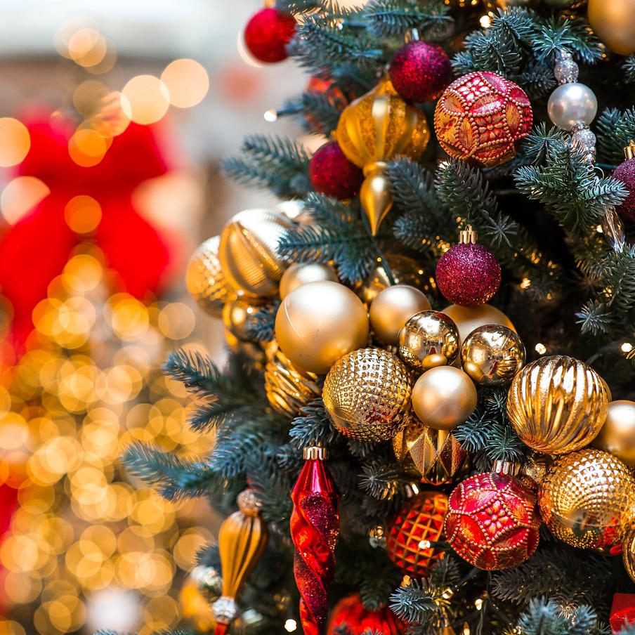 В России начались рекордно длинные 12-дневные новогодние каникулы. В России начались одни из самых длинных новогодних каникул, которые продлятся с 31 декабря текущего года по 11 января следующего. Из-за этого последняя рабочая неделя 2025 года состояла всего из двух рабочих дней, что подарило гражданам 12 дней отдыха, которые эквивалентны 288 часам