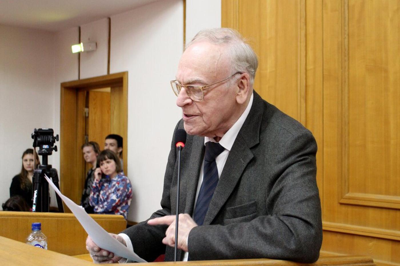 Лишь потемневший облупившийся крест: диктор Игорь Кириллов остался без памятника