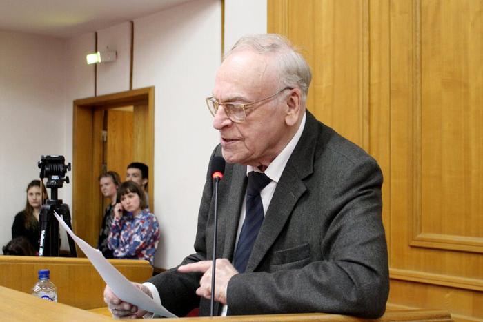 Лишь потемневший облупившийся крест: диктор Игорь Кириллов остался без памятника