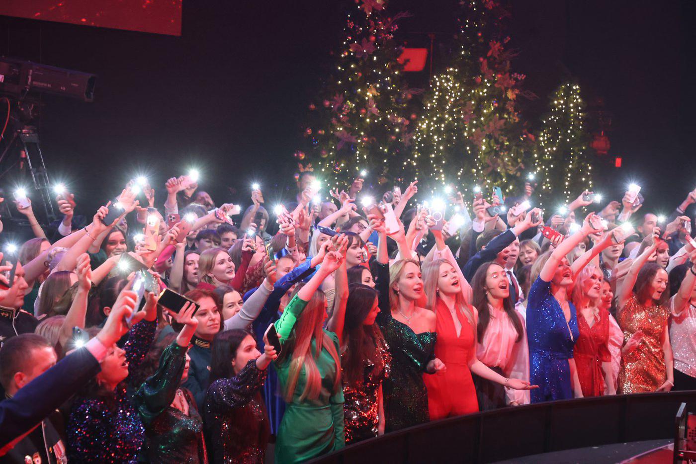 "Новогодняя ночь на Первом канале".