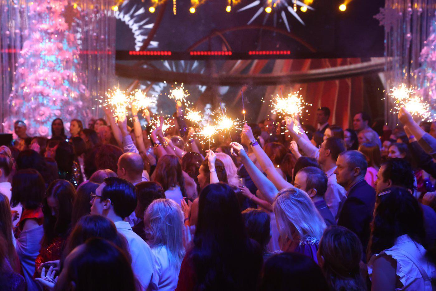 Новогодняя вакханалия на Первом канале: покойники, пенсионеры, ИИ