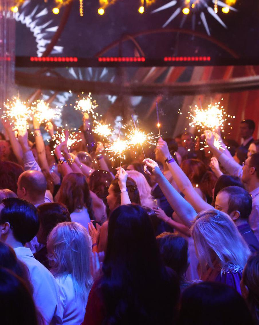 Новогодняя вакханалия на Первом канале: покойники, пенсионеры, ИИ