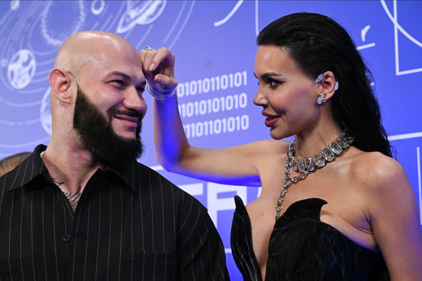 Ещё год назад на публике Джиган и Самойлова смотрели друг на друга влюблёнными глазами