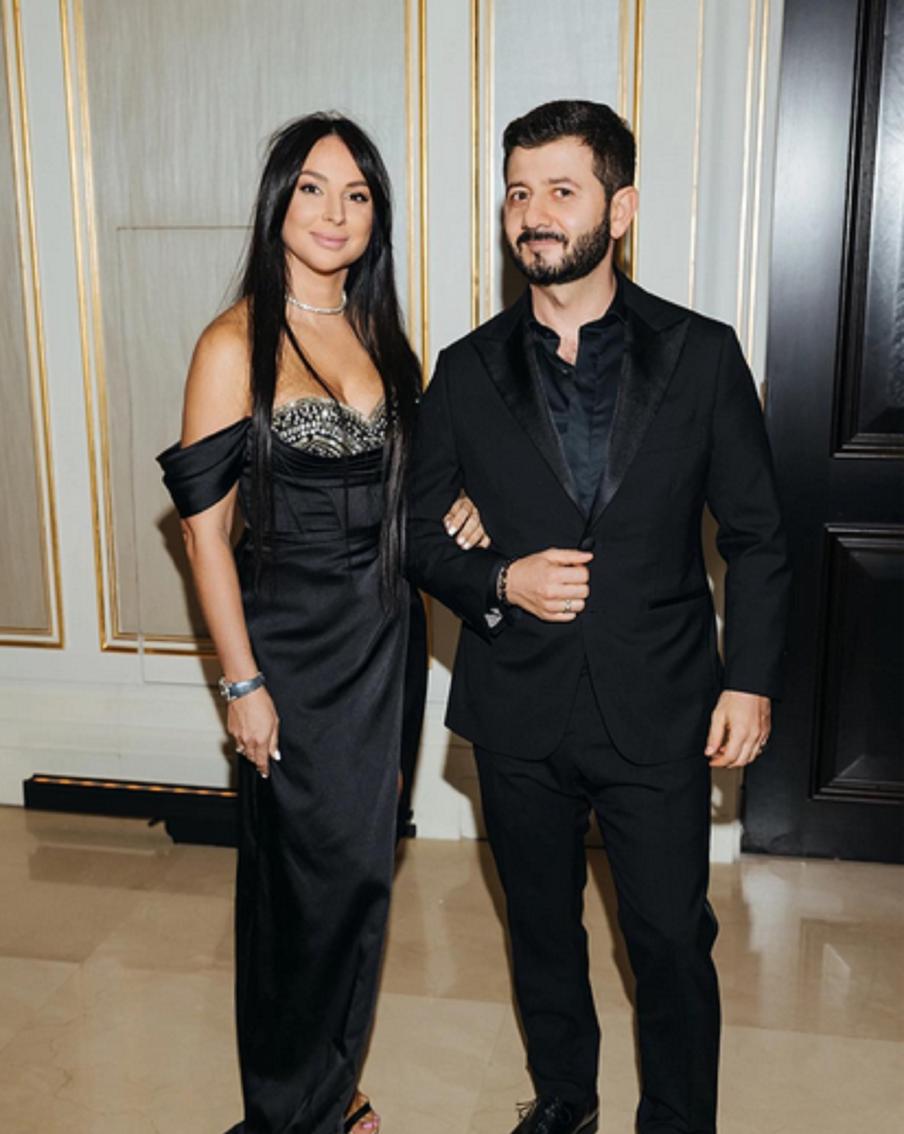 Только в октябре 2024 Виктория выложила в соцсетях фото с Галустяном, поздравив "дорогого и любимого" мужа с 45-летием.