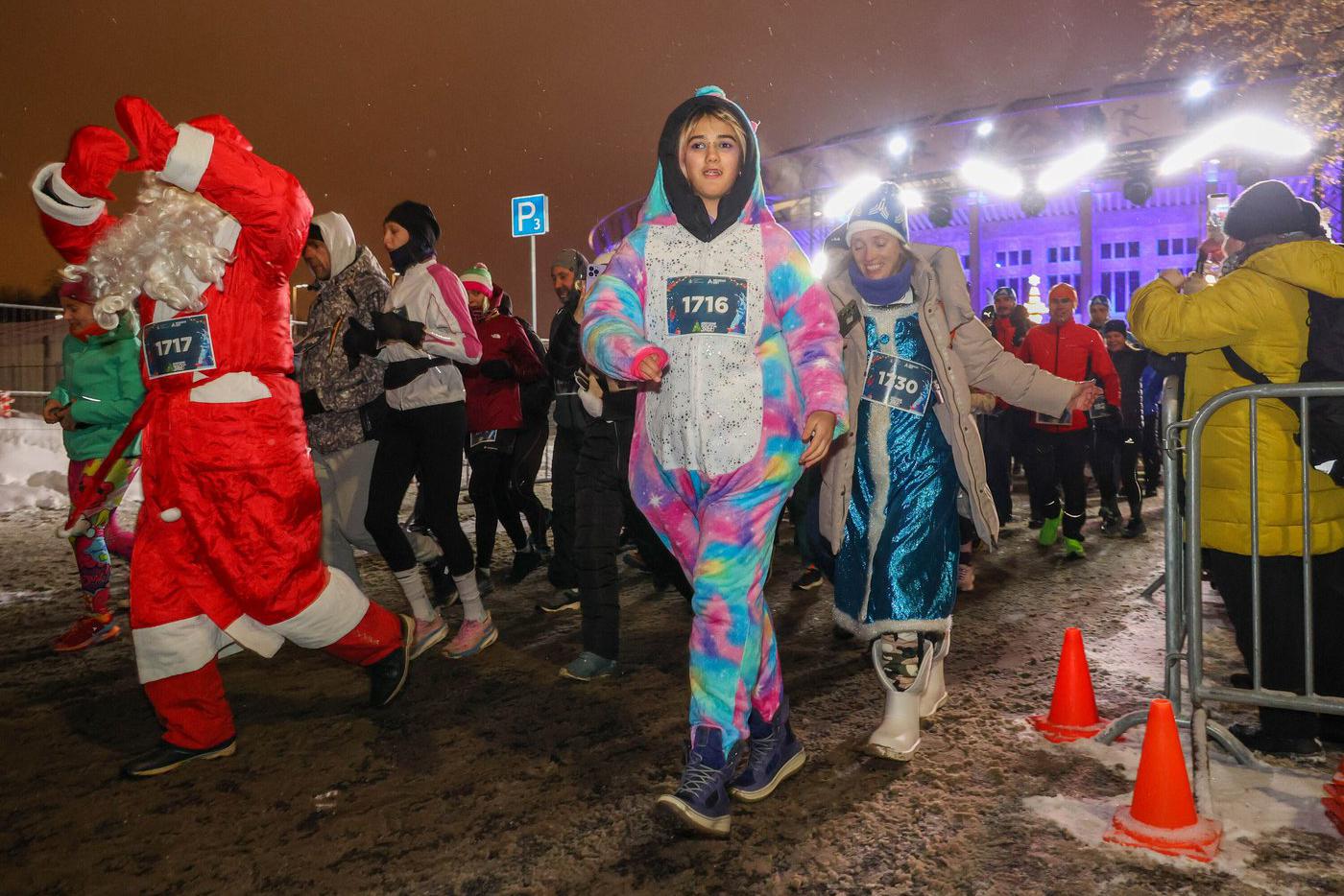 "Праздник на бегу": новогодний забег в "Лужниках" собрал 5 000 человек