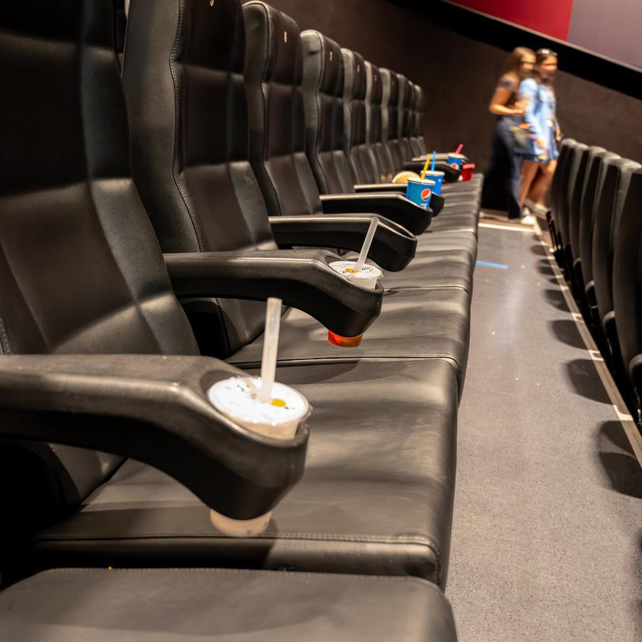 "Буратино" собрал почти 227 млн рублей за первый день проката. По данным Единой федеральной автоматизированной информационной системы сведений о показах фильмов в кинозалах (ЕАИС), картина "Буратино" режиссёра Игоря Волошина, вышедшая в прокат 1 января, собрала почти 227 миллионов рублей всего за один день