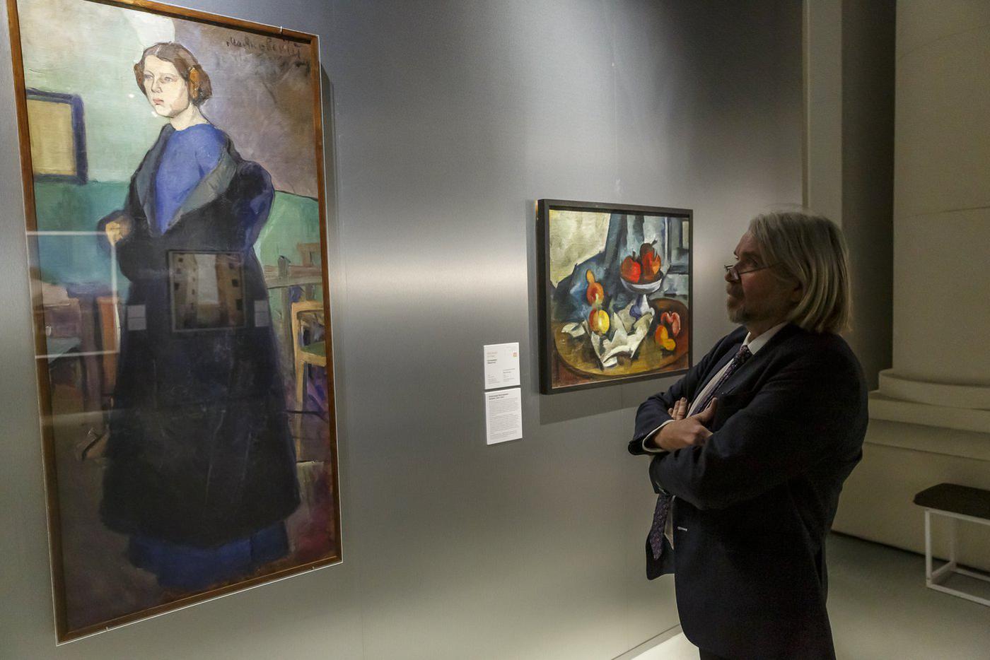 Владимир Маяковский. Женщина в синей шубке. 1910 г.