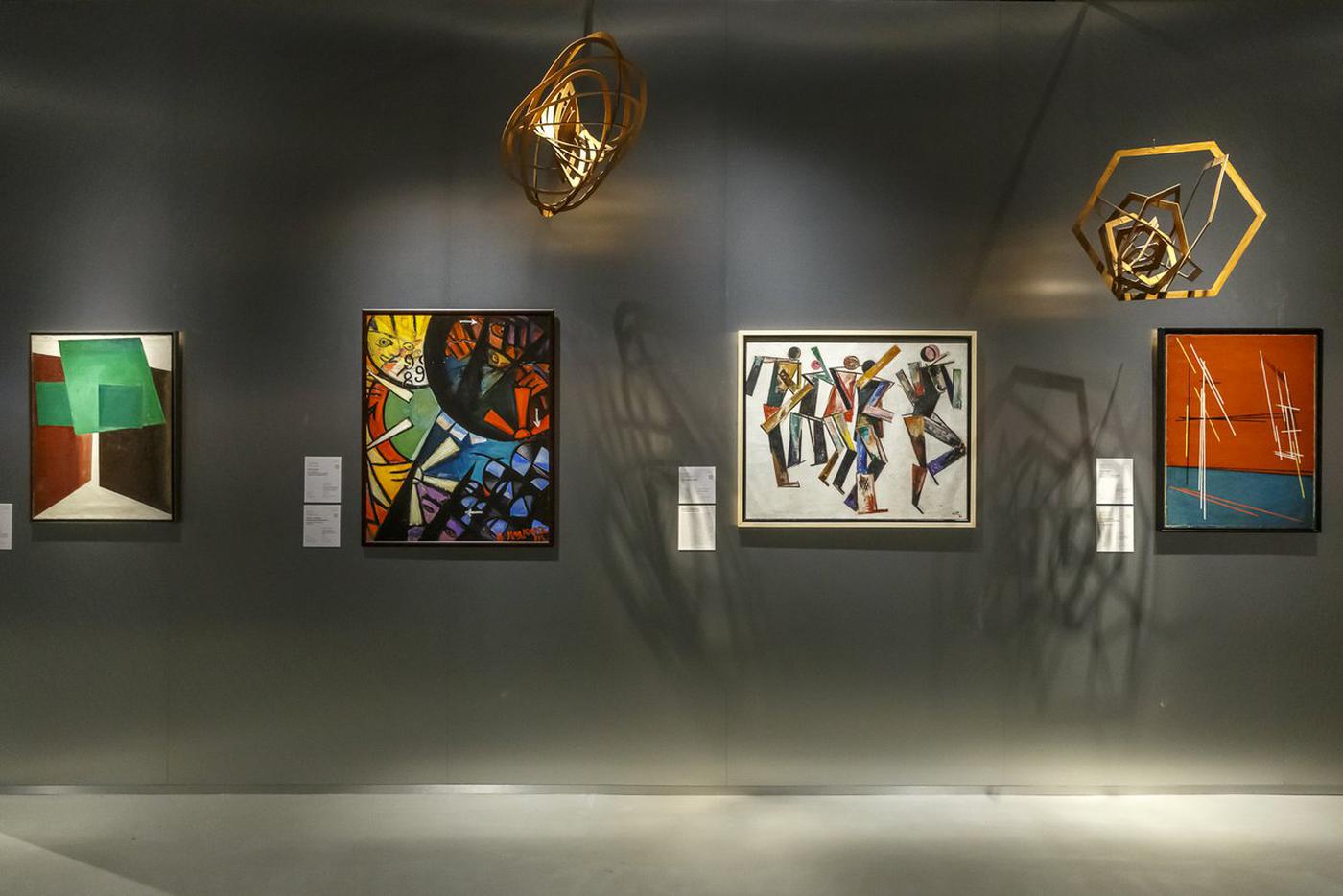 Работы авангардистов Александра Родченко, Владимира Франкетти и Игоря Родионова.