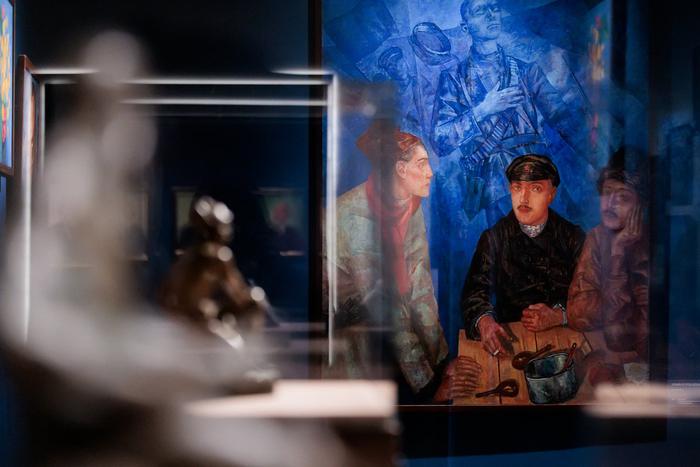 Синий иней лёг на провода: на ВДНХ изучают все оттенки неба