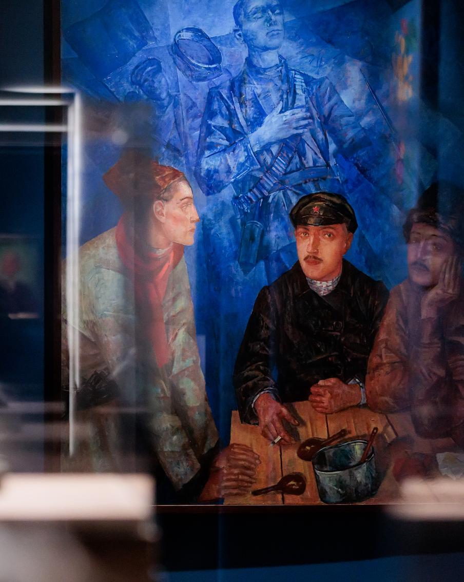 Синий иней лёг на провода: на ВДНХ изучают все оттенки неба