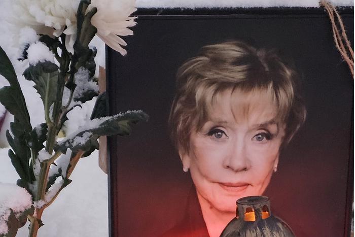 9 дней без Веры Алентовой: что происходит на могиле любимой актрисы