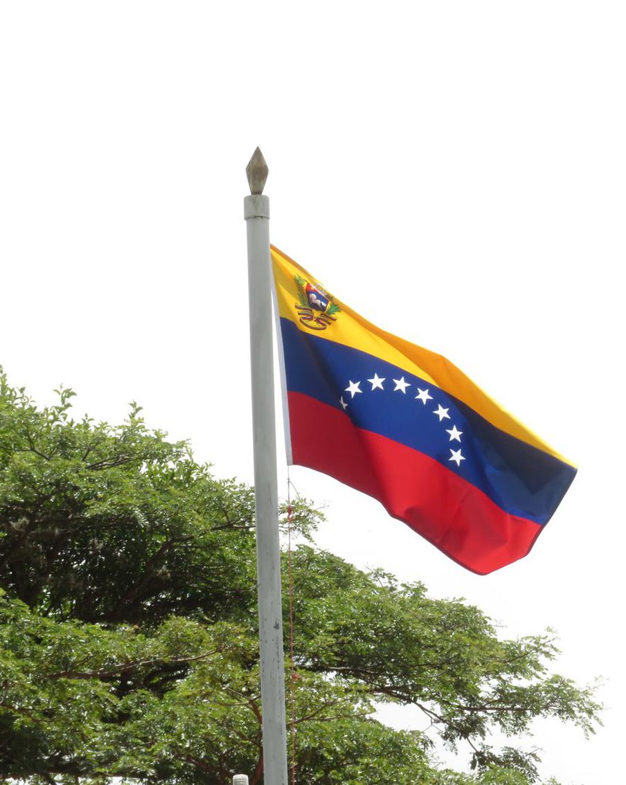 В столице Венесуэлы Каракасе произошли взрывы. В городе Каракас, который является столицей Венесуэлы, произошла серия взрывов. Об этом информирует агентство "Синьхуа"