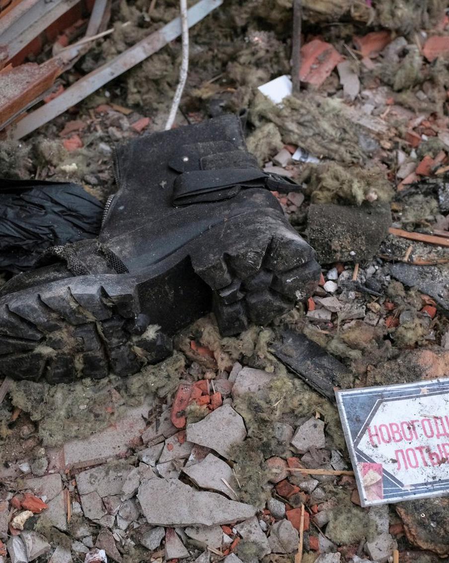 Сальдо: Количество пострадавших при атаке БПЛА ВСУ на Хорлы увеличилось до 60. Глава Херсонской области Владимир Сальдо в эфире телеканала "Россия 1" сообщил о новых жертвах нападения украинских военных на село Хорлы. По его словам, количество пострадавших возросло до 60 человек.