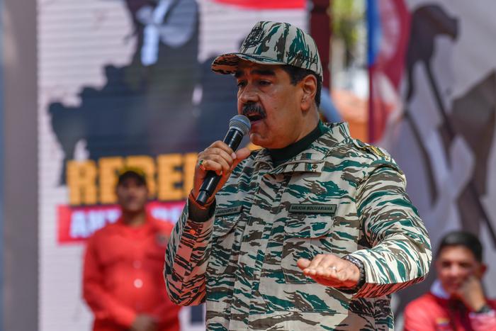 США напали на Венесуэлу, президент Мадуро захвачен: будет ли война