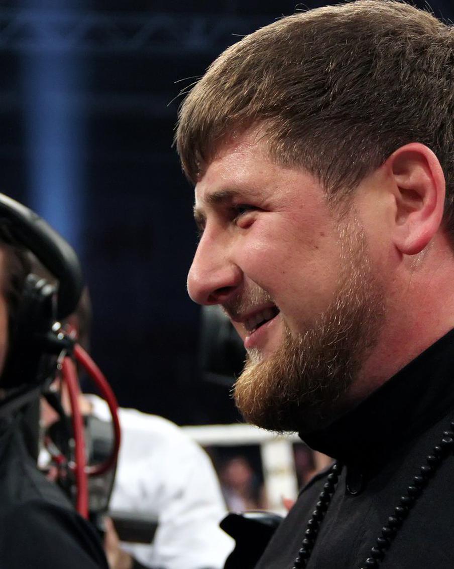 Кадыров опроверг слухи о своей госпитализации в Москву. Министр Чечни по национальной политике, внешним связям, печати и информации Ахмед Дудаев в своем Telegram-канале опубликовал видеозапись, на которой глава республики Рамзан Кадыров опровергает распространяемые в последнее время необоснованные слухи о его состоянии здоровья и предполагаемой госпитализации в Москву