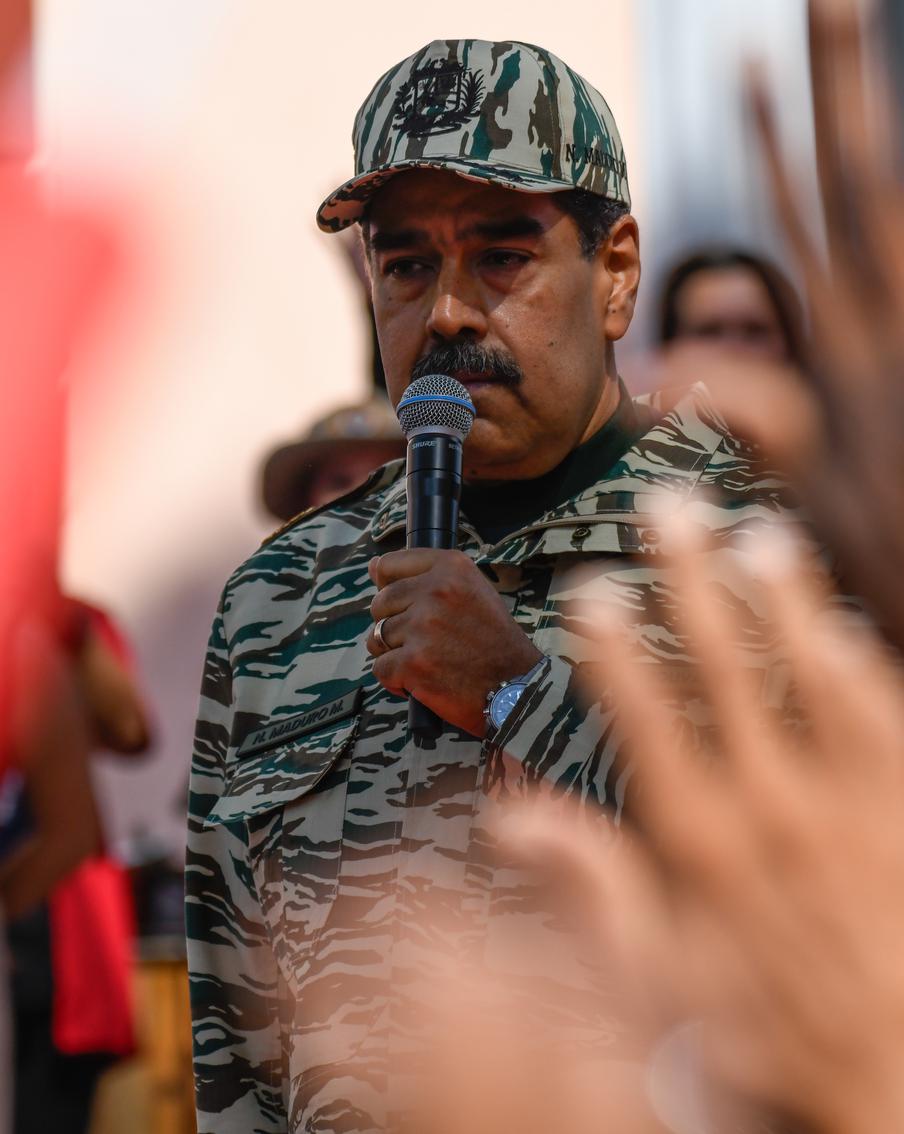 CBS: Силы спецназа Delta захватили в плен Мадуро и его жену. По информации, полученной от CBS News, Николас Мадуро, президент Венесуэлы, и его супруга, вероятно, были взяты в плен представителями элитного подразделения специального назначения армии Соединённых Штатов Америки — Delta. Это произошло в субботу, 3 января, ранним утром