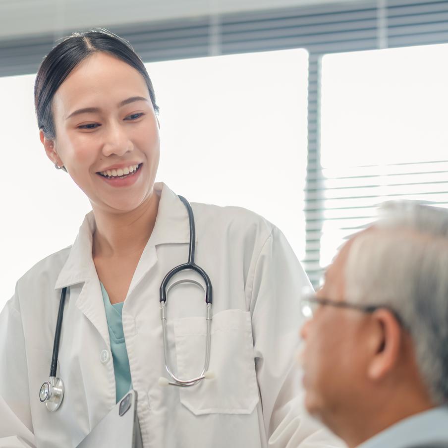 В российских поликлиниках появится врач по здоровому долголетию. Новая медицинская специальность будет официально закреплена уже в этом году и станет частью государственной политики по увеличению продолжительности активной жизни