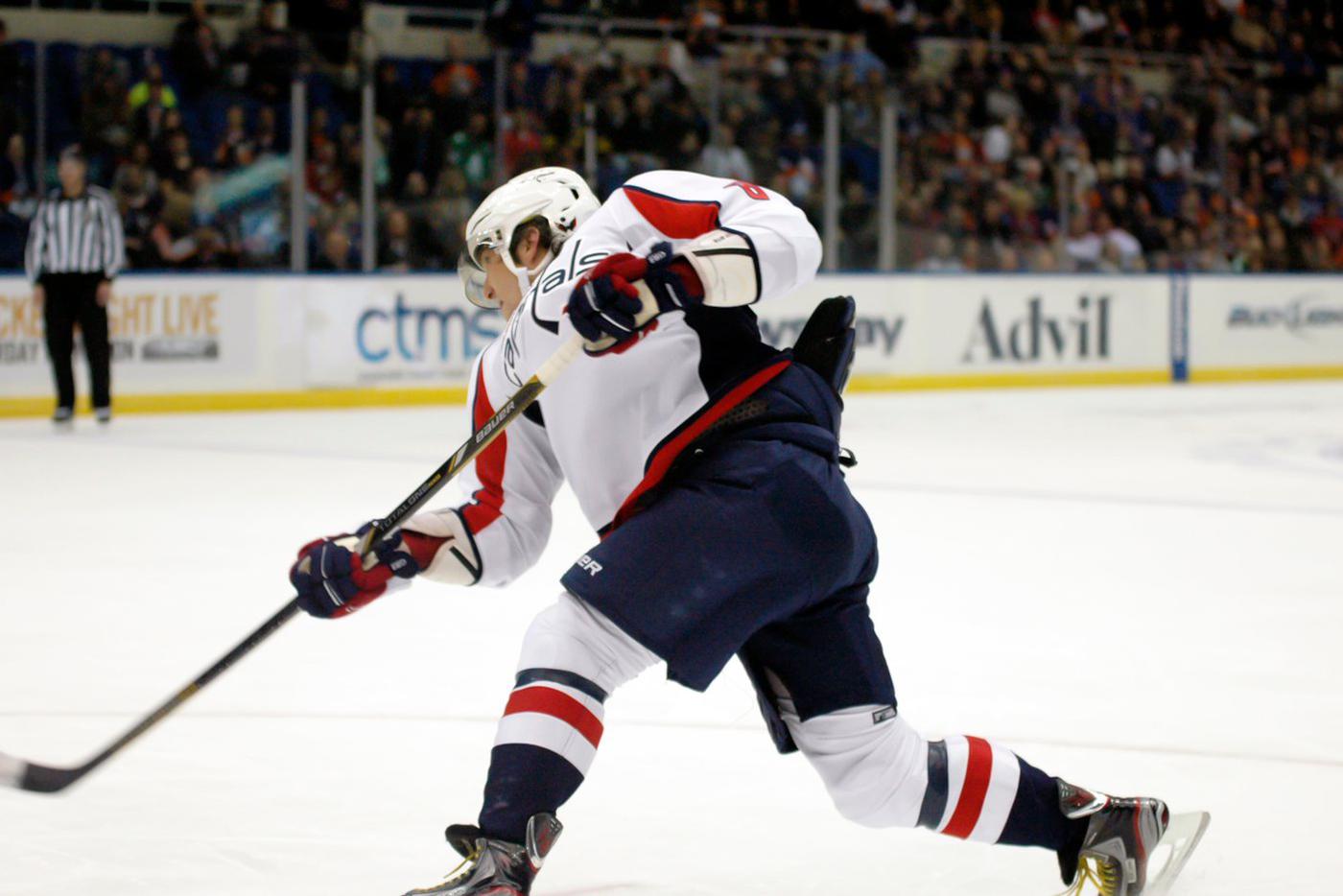 Овечкин получил удар клюшкой в лицо и остался без зуба