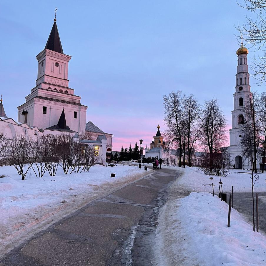 Москву ждёт снежное и по-настоящему морозное Рождество. После краткого потепления в столице начнётся устойчивое похолодание, а к православному празднику температура опустится ниже климатической нормы, усилятся снегопады