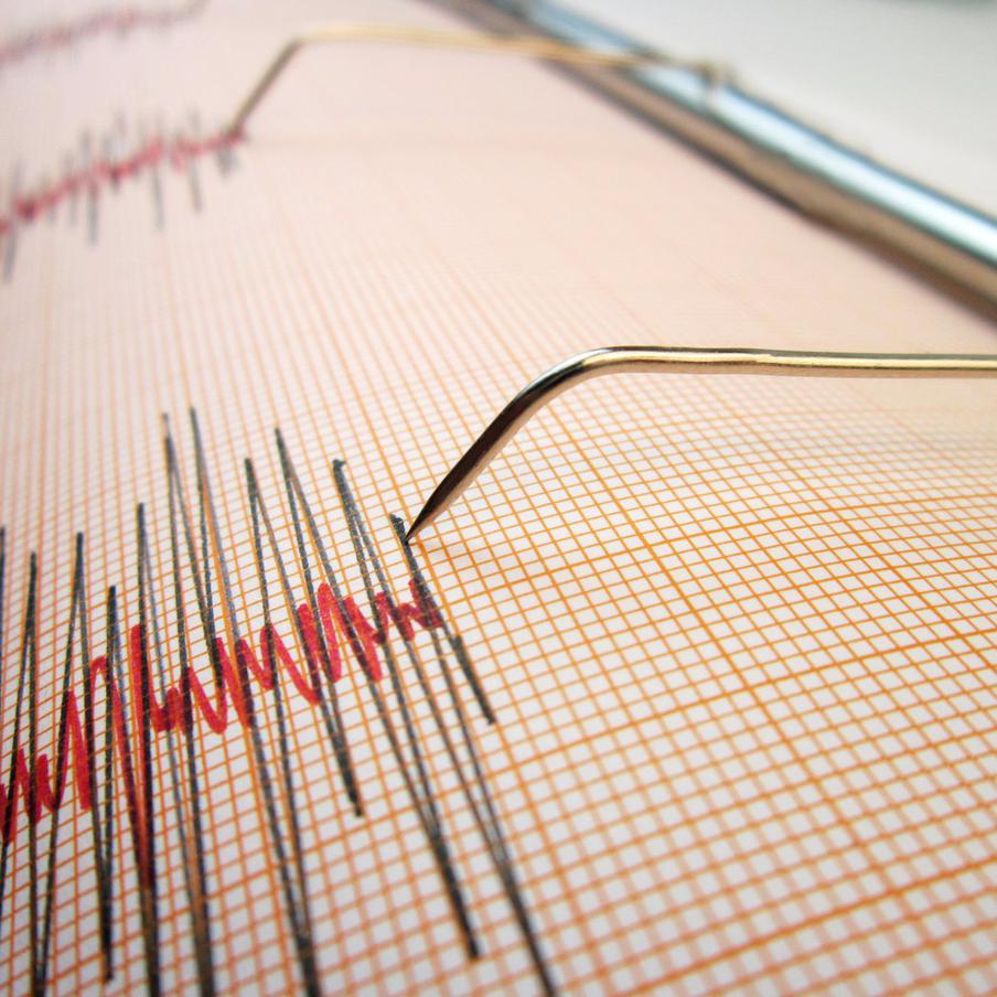 В Сочи зафиксировали землетрясение у берега Чёрного моря. Жители нескольких районов курорта днём ощутили подземные толчки. Власти сообщили о морском эпицентре и заверили, что угрозы для людей и города нет