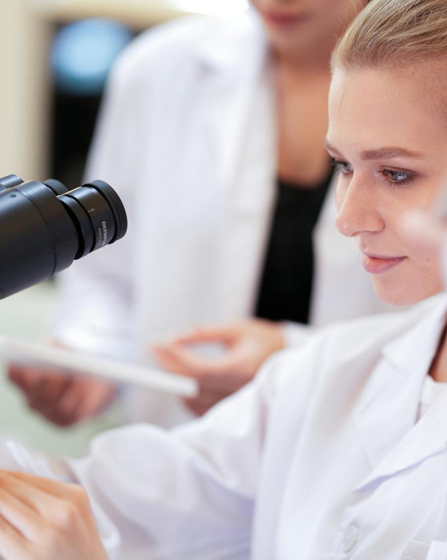 В России готовят прорывной экспресс-тест для раннего выявления онкологии. Учёные с Дальнего Востока разрабатывают быструю тест-систему на основе ферментов морских микроорганизмов, которая сможет выявлять рак за считаные минуты