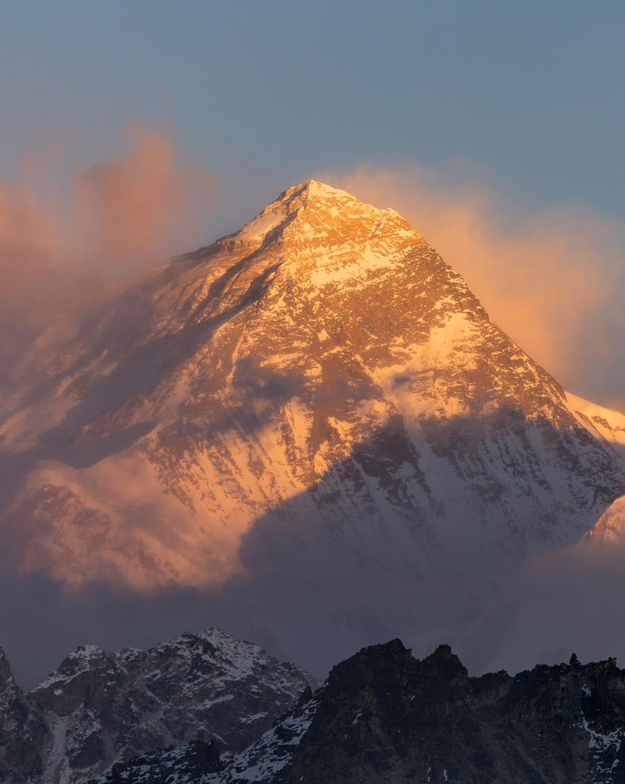 Сколько пермитов выдали на Эверест в 2025 году