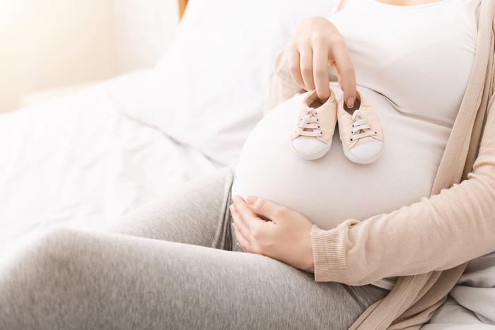 Какой средний возраст первых родов в России