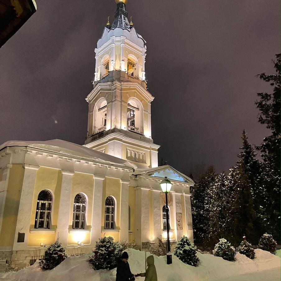 В РПЦ объяснили, как правильно провести Рождество. Священник Русской православной церкви напомнил, что смысл Рождества не сводится к застолью и подаркам, и рассказал, какие поступки помогают почувствовать настоящую радость праздника