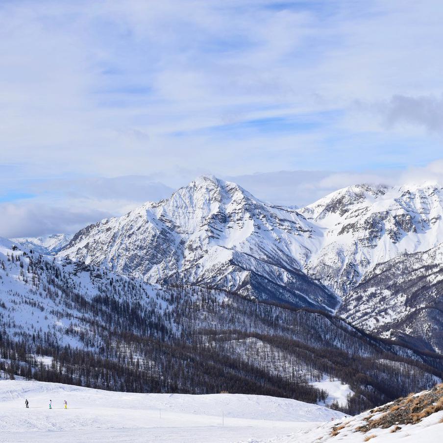 Три лавины за сутки в Альпах привели к гибели людей. Сразу несколько трагических инцидентов произошли в итальянском Пьемонте на фоне высокой лавинной опасности. За один день погибли люди, ещё несколько человек пострадали и были экстренно эвакуированы