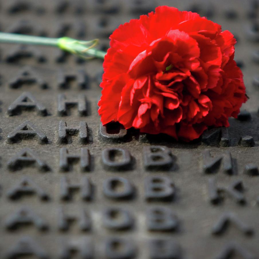 В России утвердили новый день памяти о трагедии Великой Отечественной. С 2026 года в стране официально появится особая дата, посвящённая жертвам преступлений нацистов. Она будет связана с событиями войны и сохранением исторической памяти