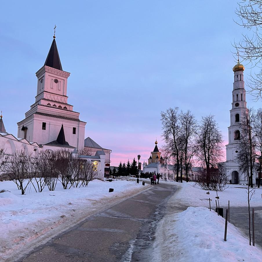 Что означает Рождественский сочельник и почему он наполнен строгим смыслом. Накануне Рождества Христова Церковь отмечает особый день, сочетающий строгий пост, глубокие символы и предчувствие великого праздника