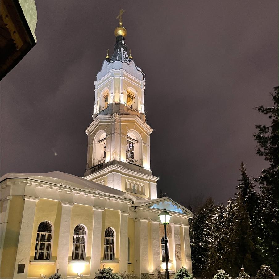 Россиянам рассказали историю рождения Иисуса Христа в Вифлееме. В праздник Рождества верующие вспоминают, как Богомладенец появился на свет в пещере на окраине Вифлеема. Первыми о чуде узнали пастухи, а затем пришли восточные мудрецы