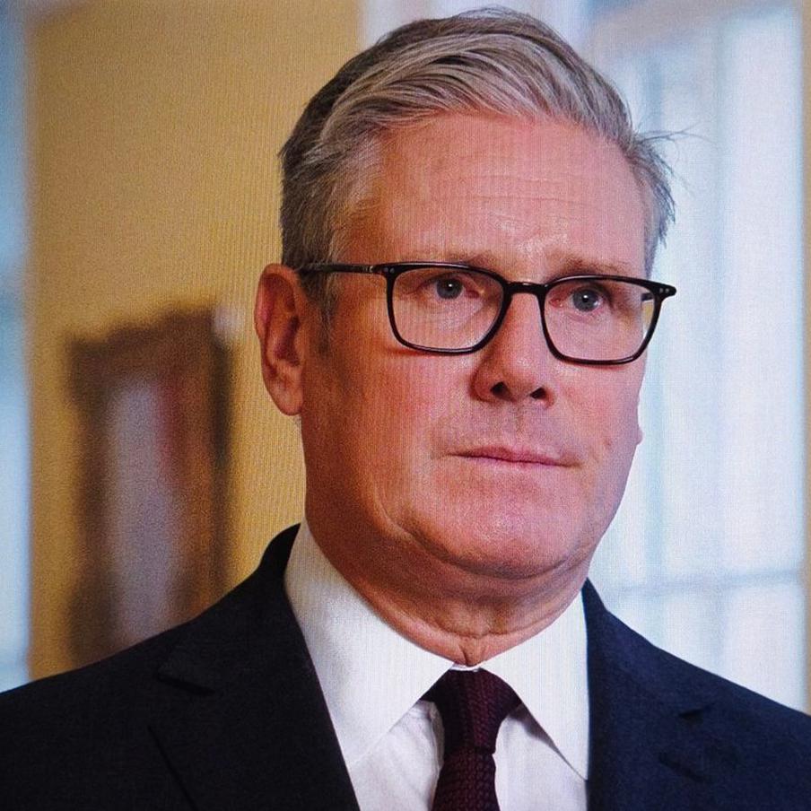 Стармер заявил о готовности коалиции разместить войска на Украине при мире. Лидеры "коалиции желающих" согласовали декларацию о размещении иностранных войск и военных баз на Украине, чтобы обеспечить безопасность и поддержку ВСУ после возможного перемирия