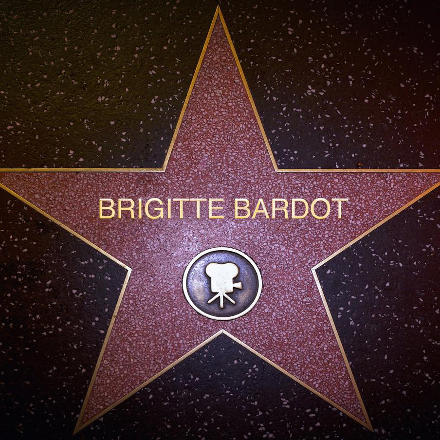 Муж Брижит Бардо сообщил, что актриса скончалась от онкологического заболевания. Бернар Д'Ормаль рассказал, что Брижит Бардо ушла из жизни после борьбы с раком, перенёсши несколько операций и долго страдая от сильных болей