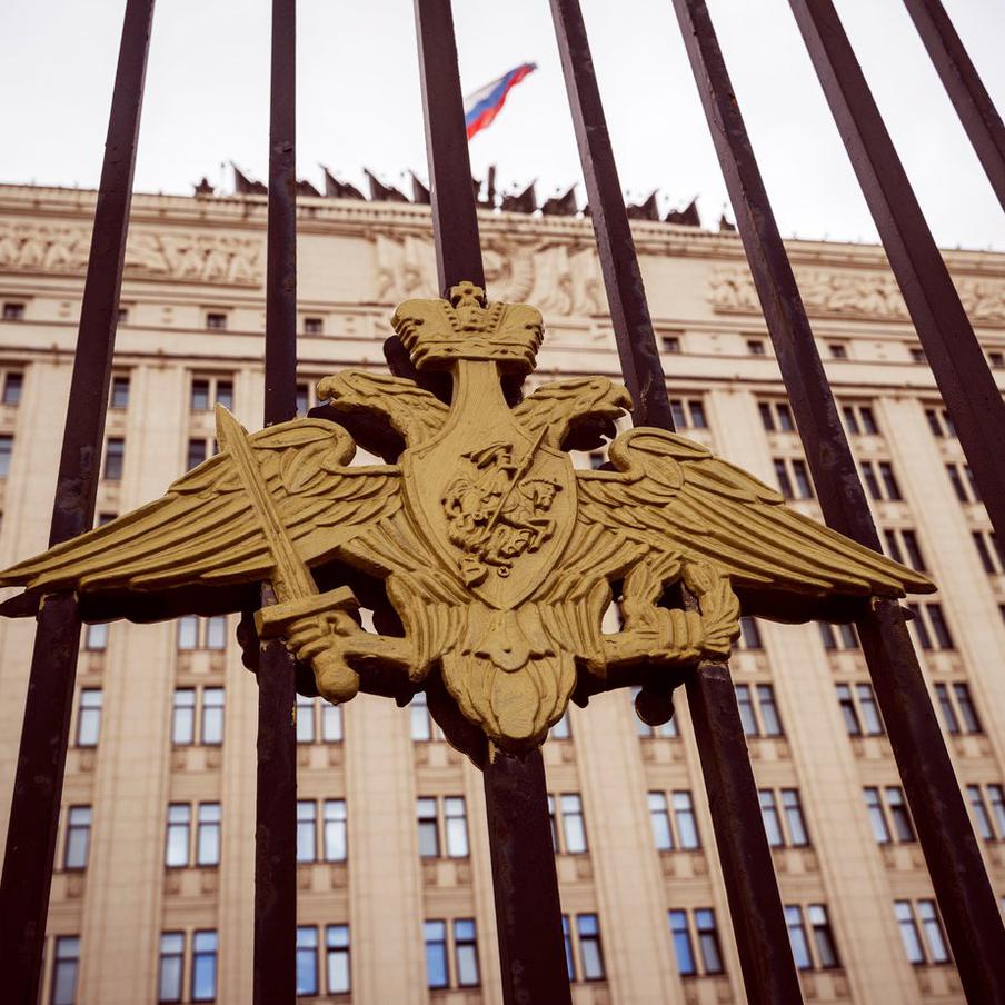 В Минобороны России отчитались об уничтожении более 60 дронов ВСУ за ночь. Российские военные уничтожили в воздушном пространстве регионов страны 66 украинских беспилотников в ходе прошедшей ночи. О пострадавших или разрушениях в ходе атаки ВСУ информации не поступало